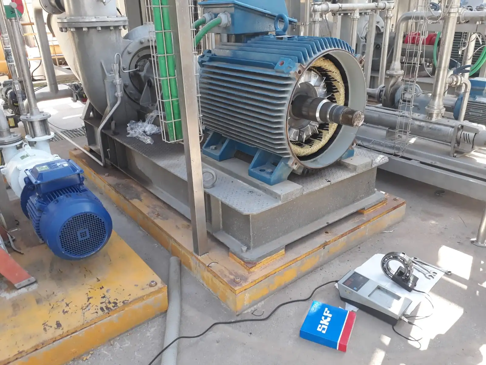 Servicio electromecánico en instalaciones del cliente