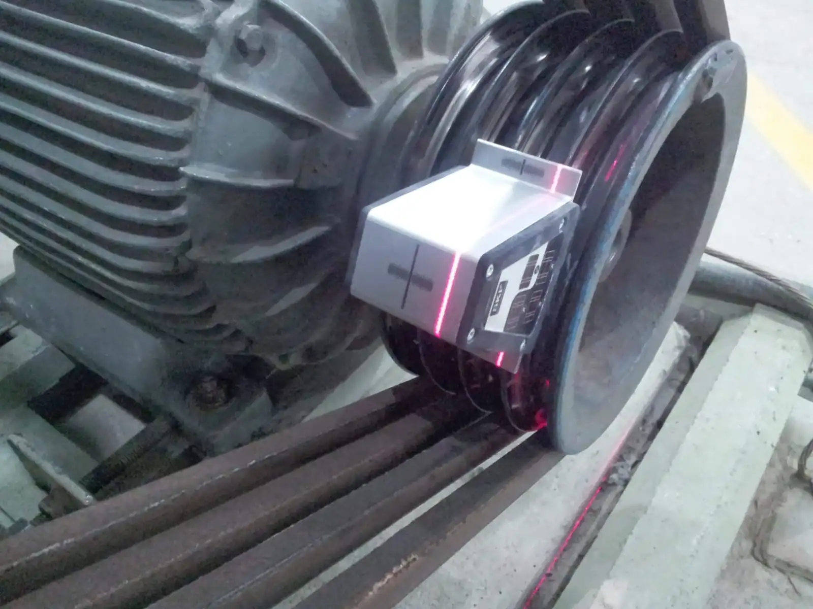Trabajo de tornería sobre eje de motor